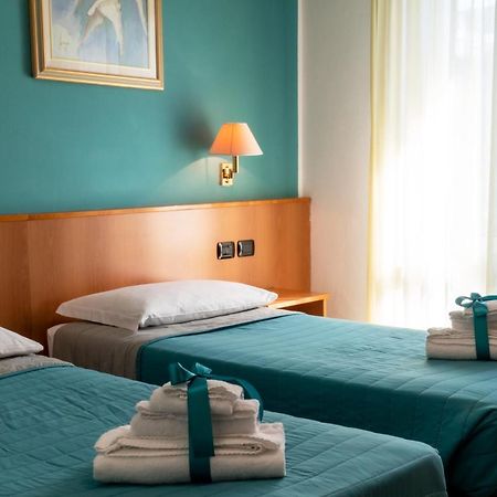 Hotel Alisei Lignano Sabbiadoro Exteriör bild