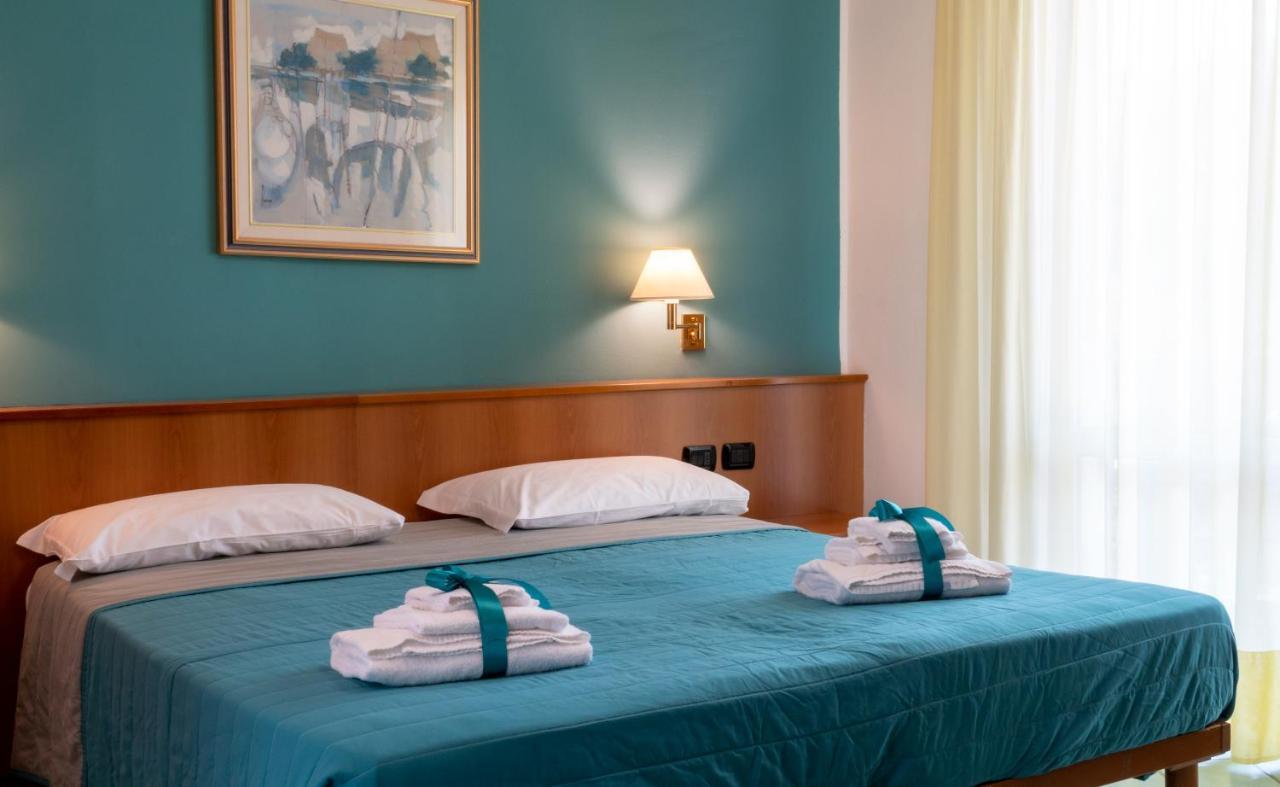 Hotel Alisei Lignano Sabbiadoro Exteriör bild