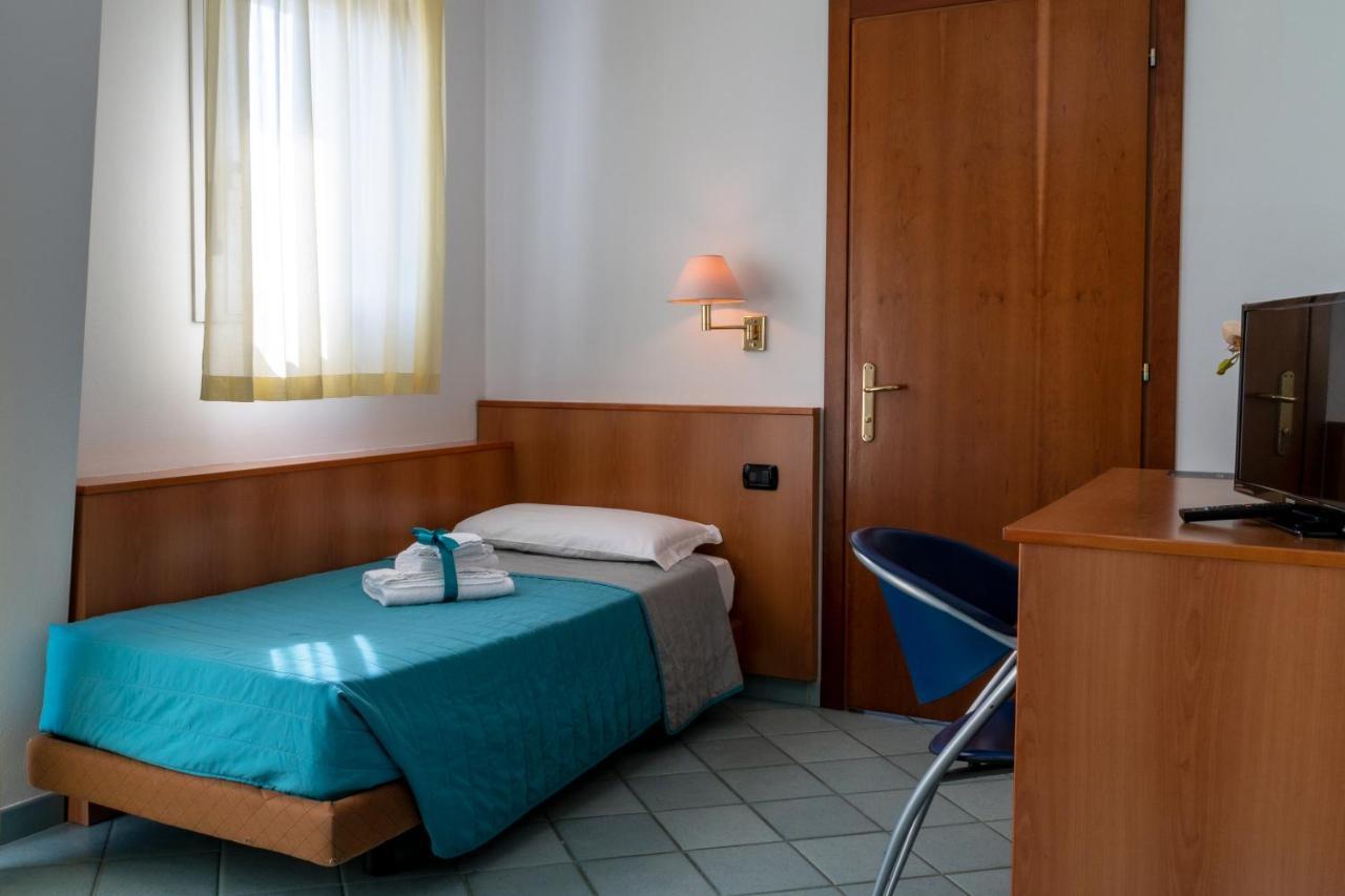 Hotel Alisei Lignano Sabbiadoro Exteriör bild