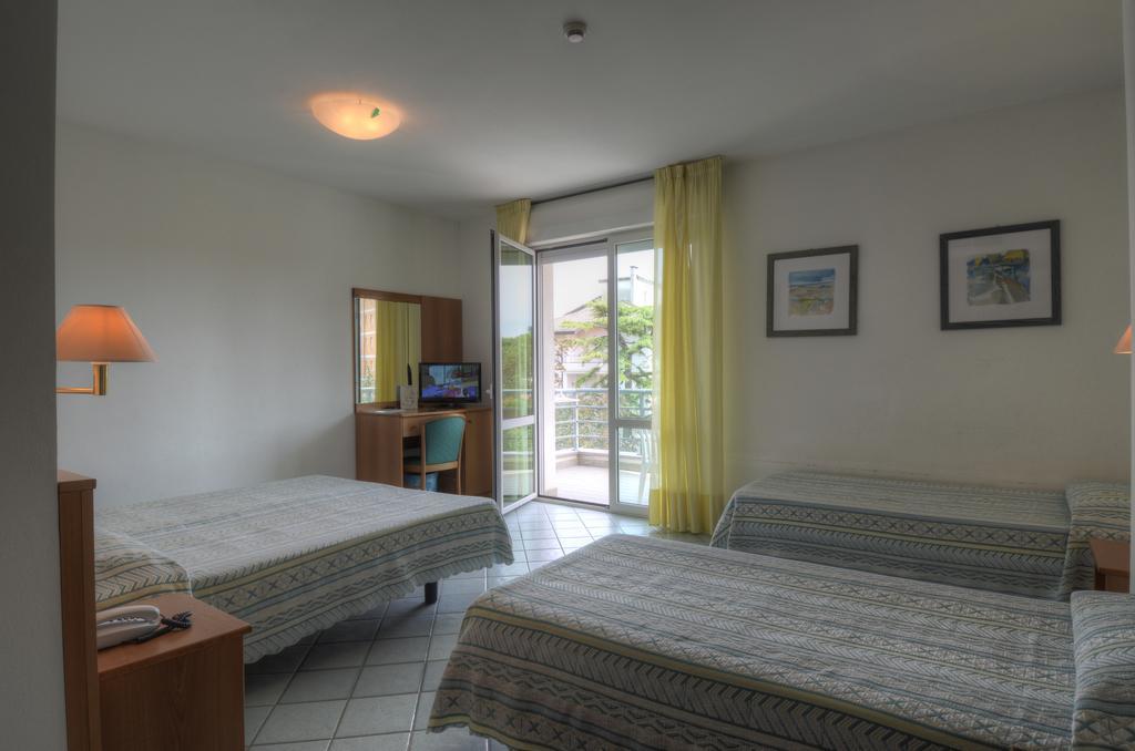 Hotel Alisei Lignano Sabbiadoro Exteriör bild