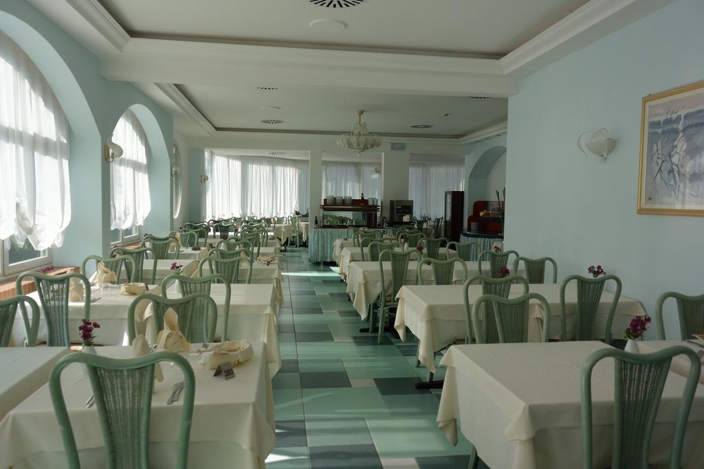 Hotel Alisei Lignano Sabbiadoro Exteriör bild