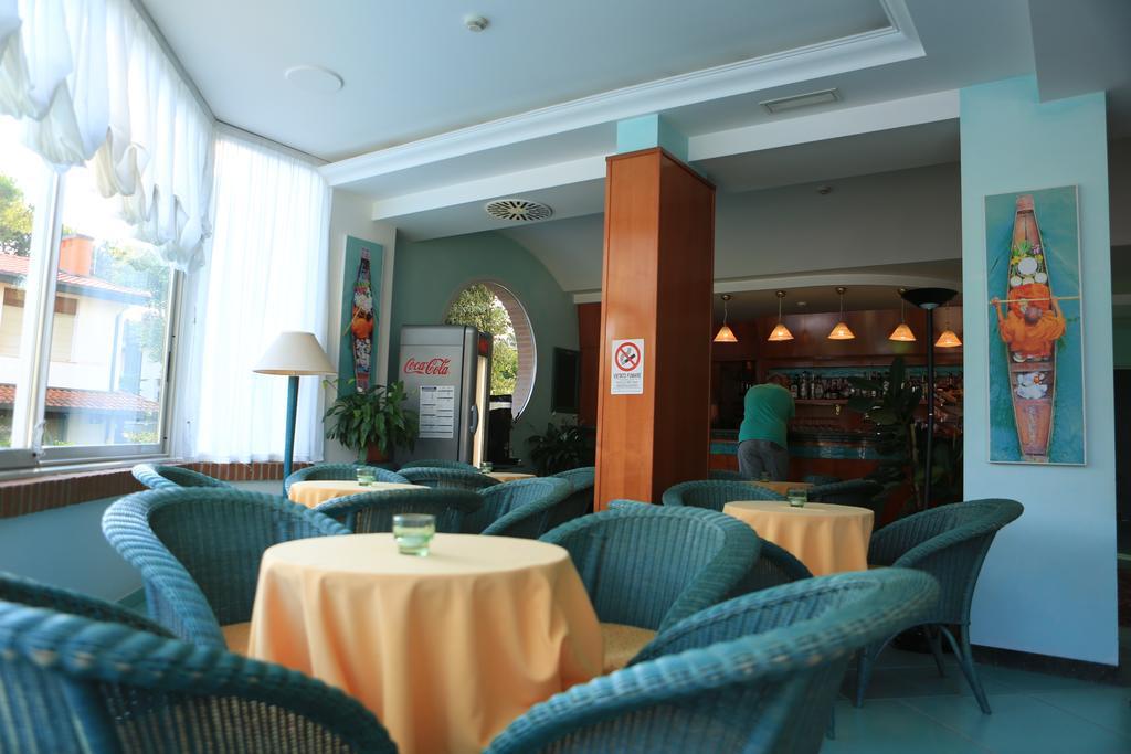 Hotel Alisei Lignano Sabbiadoro Exteriör bild