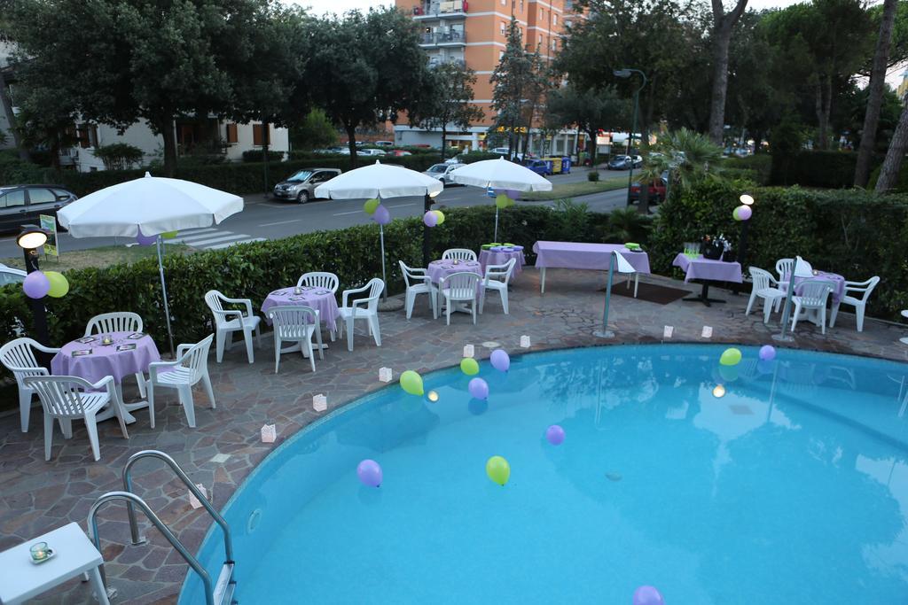 Hotel Alisei Lignano Sabbiadoro Exteriör bild