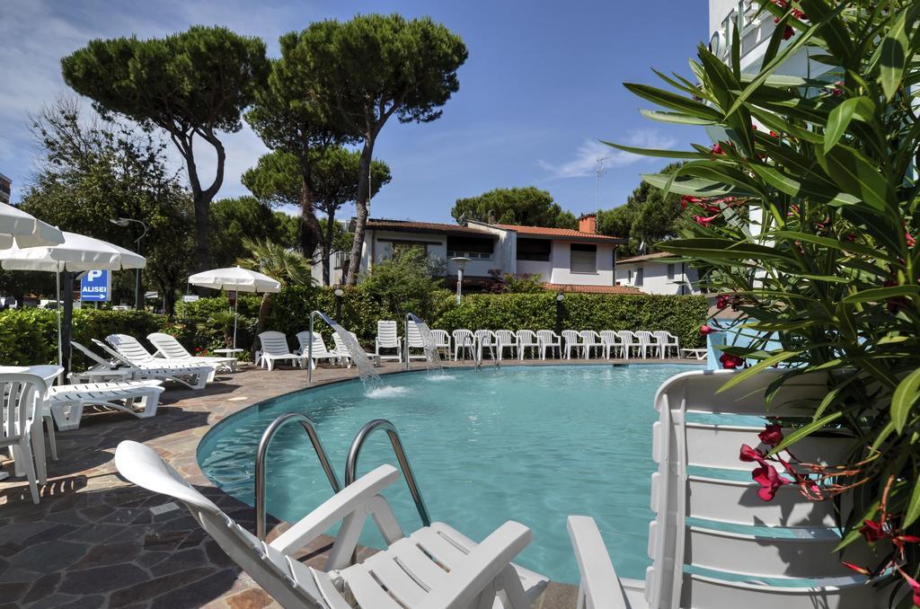 Hotel Alisei Lignano Sabbiadoro Exteriör bild